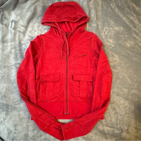 Lululemon Carry And Go Hoodie
Commuter Denim Deepest Cranberry
#166 - Picture 2 of 7